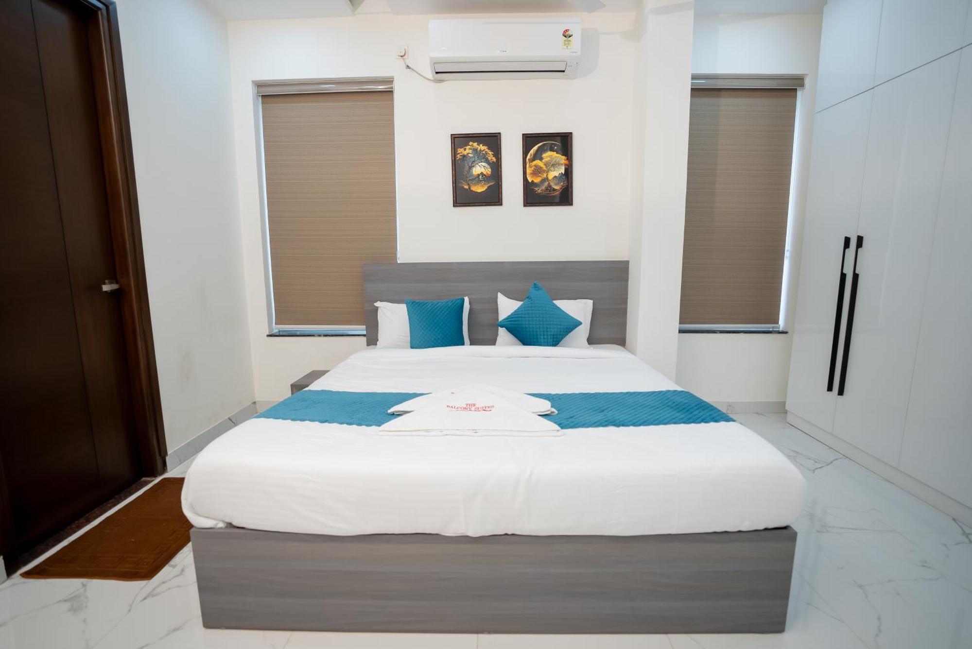 The Balcony Suites Hyderabad Esterno foto