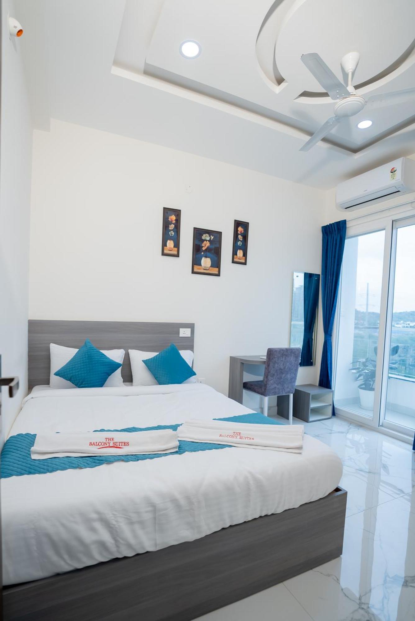 The Balcony Suites Hyderabad Esterno foto