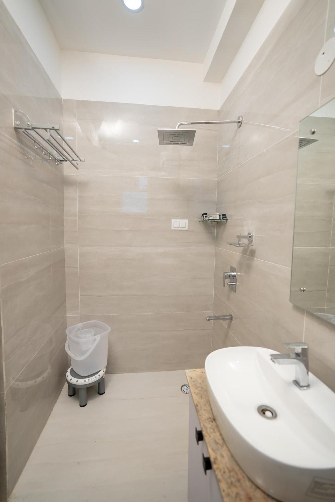 The Balcony Suites Hyderabad Esterno foto