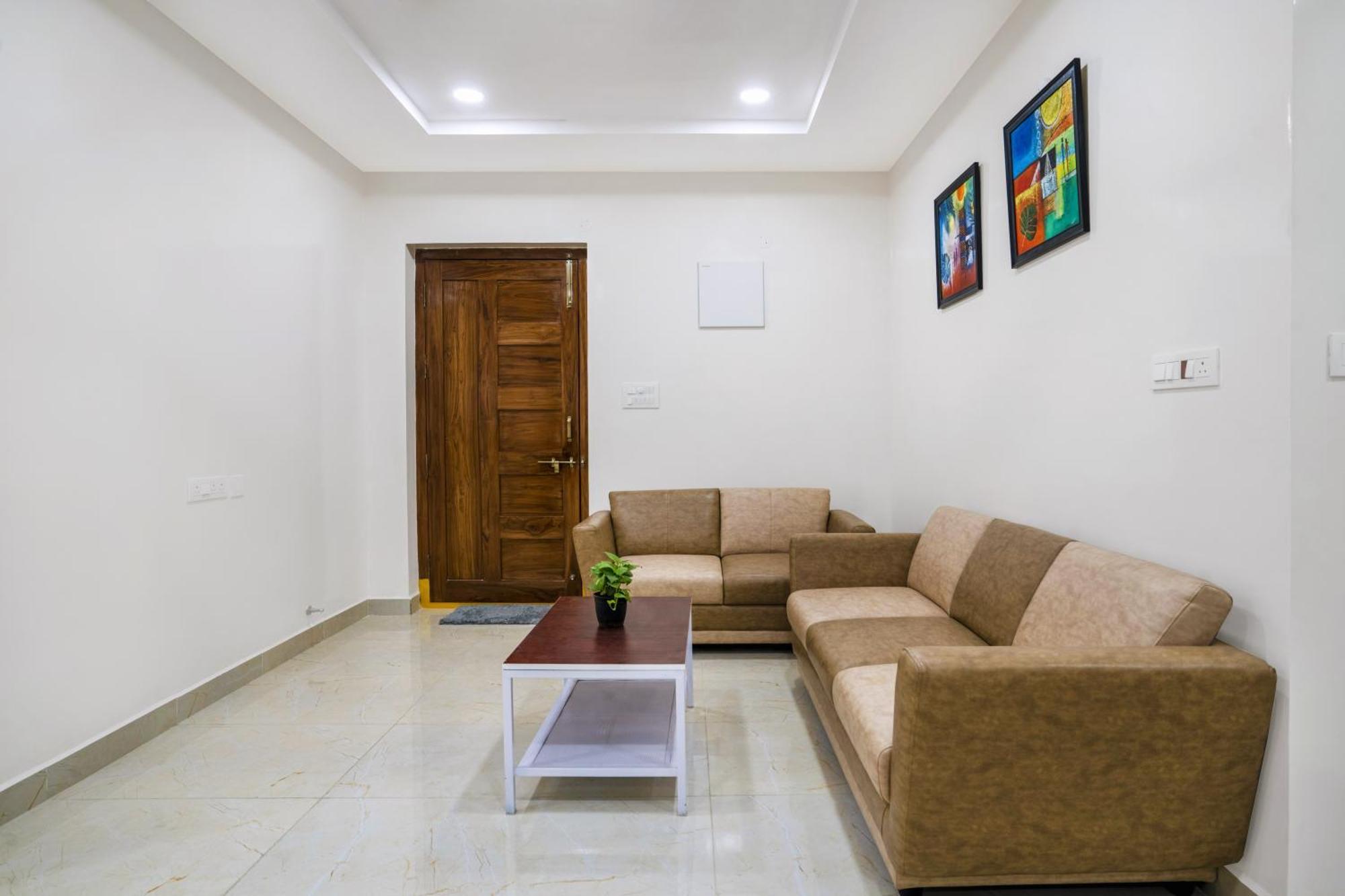 The Balcony Suites Hyderabad Esterno foto