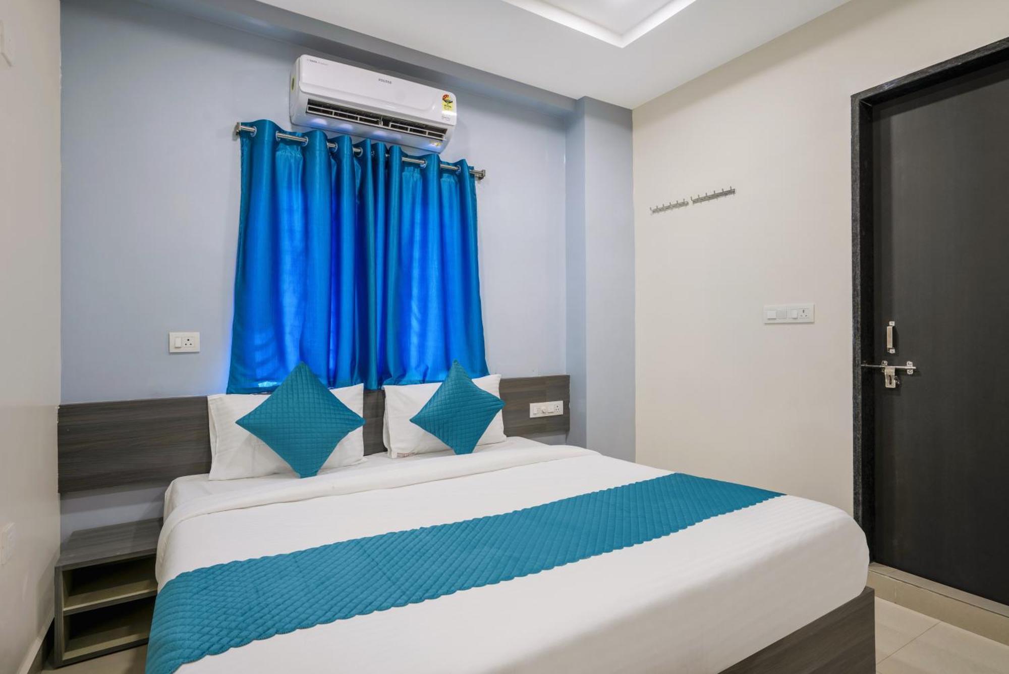 The Balcony Suites Hyderabad Esterno foto